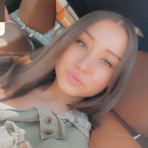 Meet your Posher, Cynthia